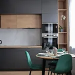 Beautiful And Stylish 2 Bedroom In The Center And In The Pedestrian Zone דירה