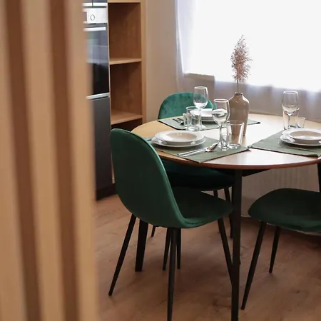Beautiful And Stylish 2 Bedroom In The Center And In The Pedestrian Zone Pressburg